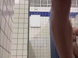 Real cruising at the gym showers